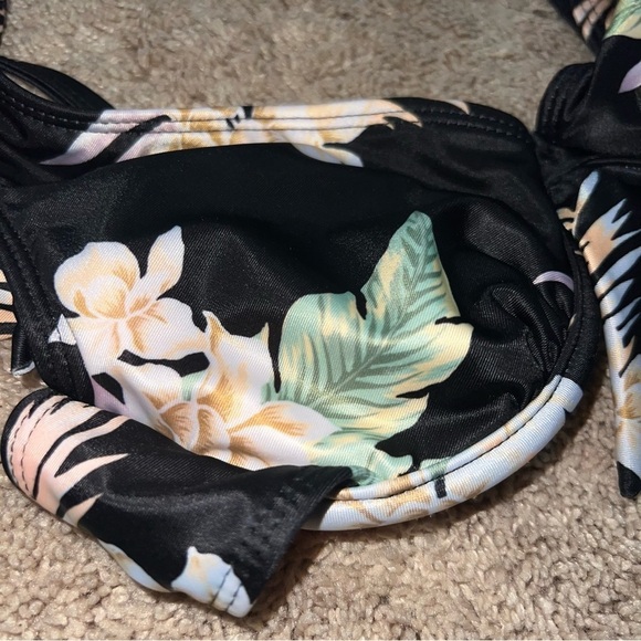 Ibiza Swimwear Black Tropical Floral Ruffled Swim Top Size Medium - Picture 8 of 9